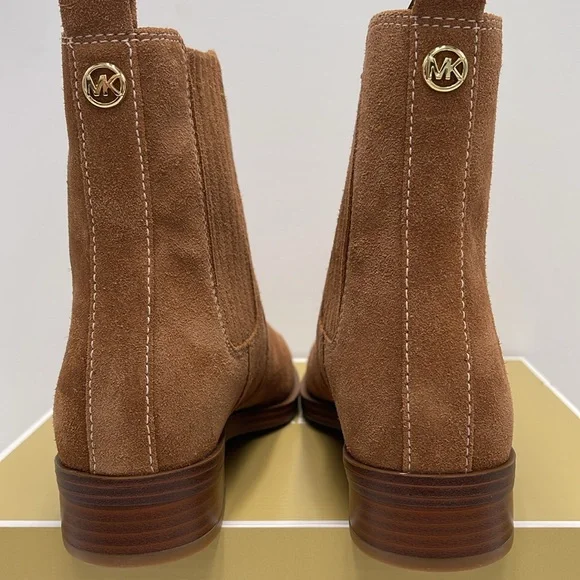 MICHAEL KORS ELLA FLAT BOOTIE SUEDE
49F4ELFE5S
LUGGAGE - Picture 13 of 16